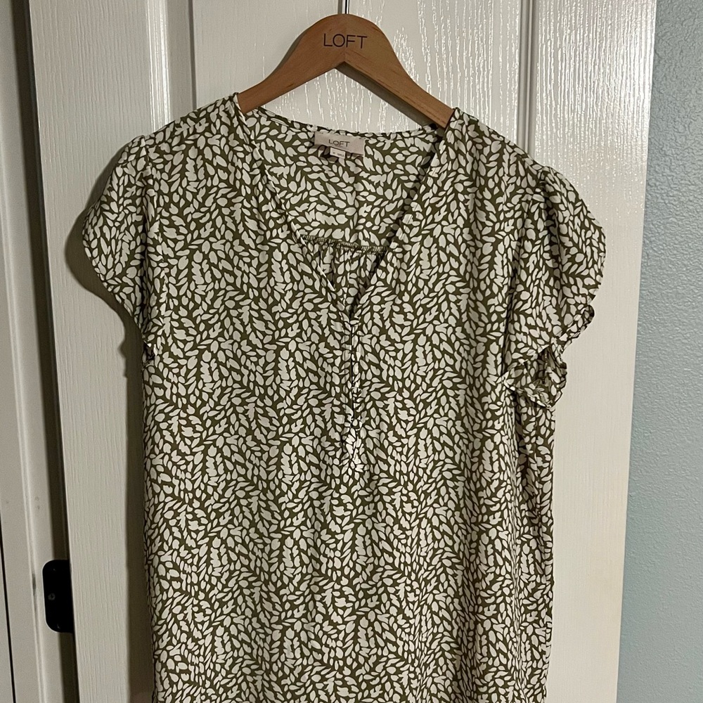 LOFT Olive Leaf Pattern Blouse
